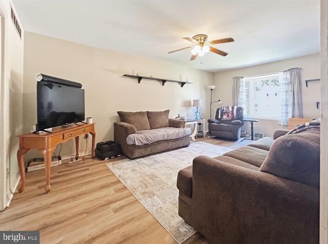 8 EDGEBROOKE WAY, Newark, DE 19702