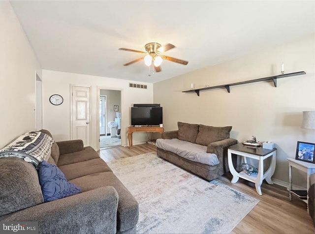 8 EDGEBROOKE WAY, Newark, DE 19702