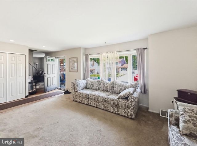 8 EDGEBROOKE WAY, Newark, DE 19702