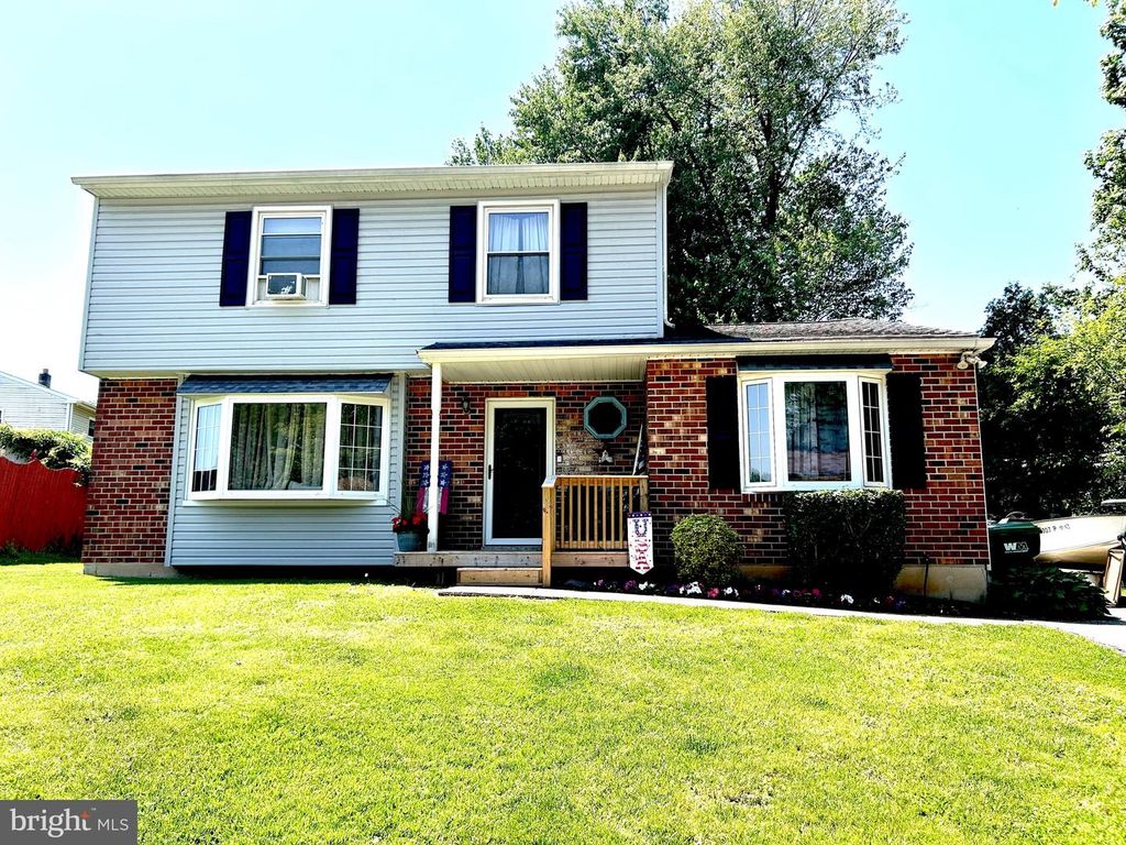 8 EDGEBROOKE WAY, Newark, DE 19702