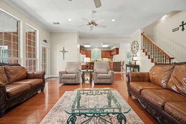 5400 W Orange Street, Pearland, TX 77581