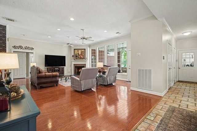 5400 W Orange Street, Pearland, TX 77581