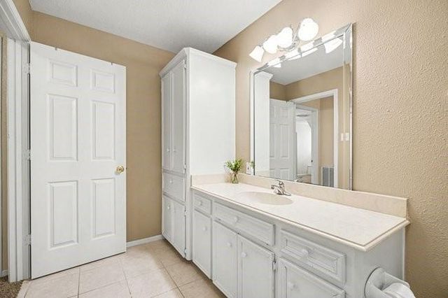 5400 W Orange Street, Pearland, TX 77581