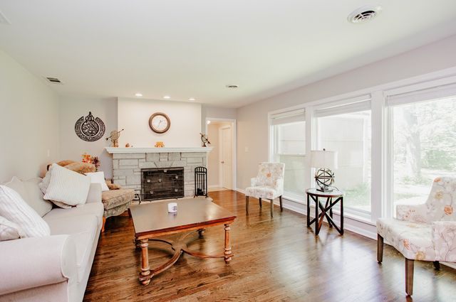 29W625 Hawthorne Lane, West Chicago, IL 60185
