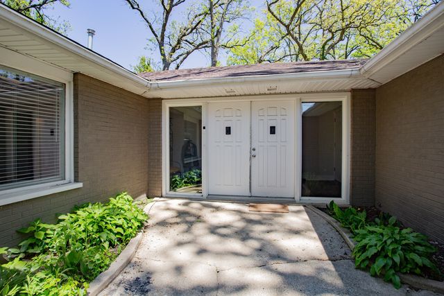 29W625 Hawthorne Lane, West Chicago, IL 60185