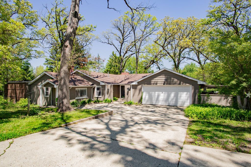 29W625 Hawthorne Lane, West Chicago, IL 60185