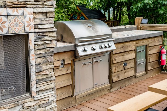 3309 Lonesome Pine Way, Sevierville, TN 37862