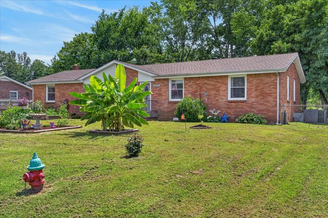 2404 Green Acres Dr, Clarksville, TN 37042