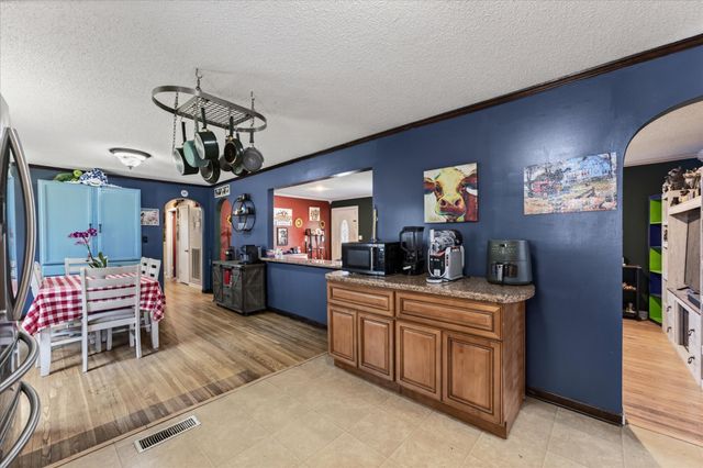 2404 Green Acres Dr, Clarksville, TN 37042