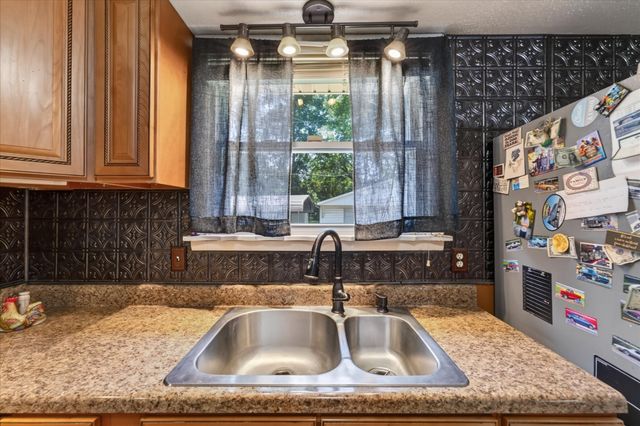 2404 Green Acres Dr, Clarksville, TN 37042
