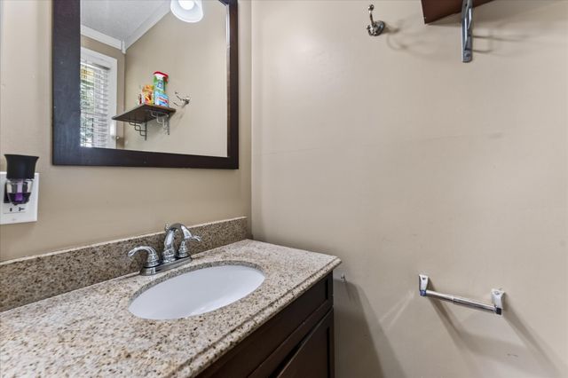 2404 Green Acres Dr, Clarksville, TN 37042