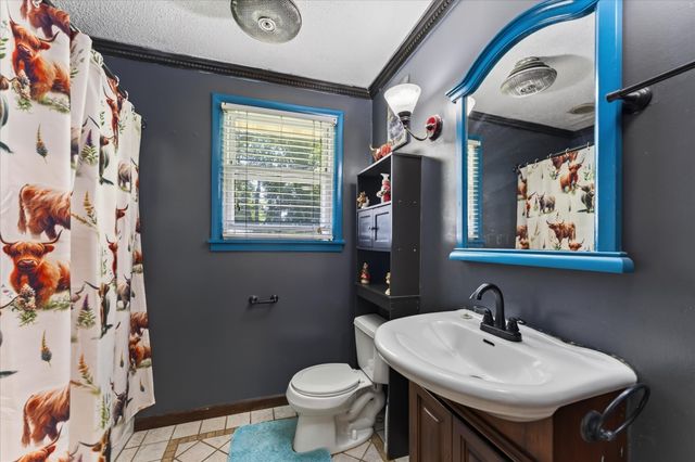 2404 Green Acres Dr, Clarksville, TN 37042