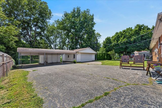 2404 Green Acres Dr, Clarksville, TN 37042