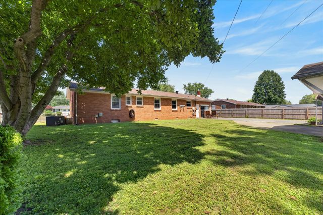 2404 Green Acres Dr, Clarksville, TN 37042