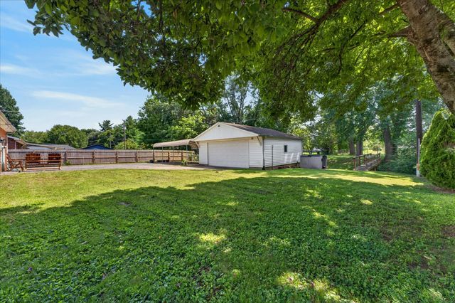 2404 Green Acres Dr, Clarksville, TN 37042