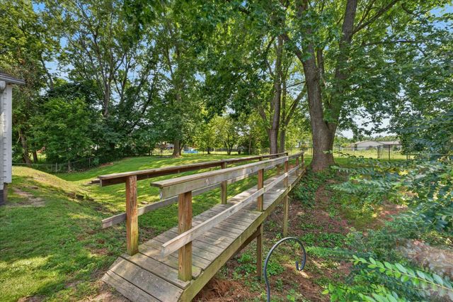2404 Green Acres Dr, Clarksville, TN 37042