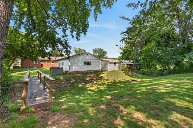 2404 Green Acres Dr, Clarksville, TN 37042