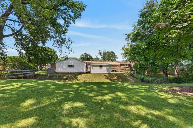 2404 Green Acres Dr, Clarksville, TN 37042