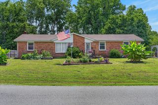 2404 Green Acres Dr, Clarksville, TN 37042