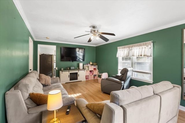 563 County Road, Rochester, MA 02576