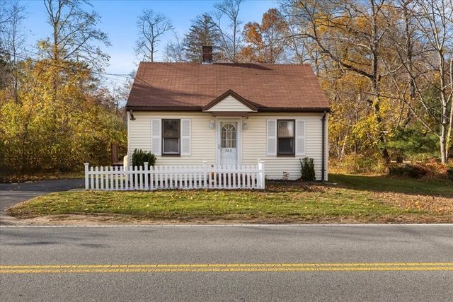 563 County Road, Rochester, MA 02576