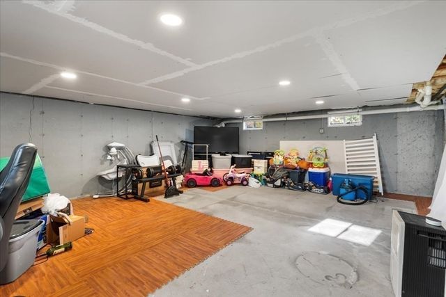 563 County Road, Rochester, MA 02576