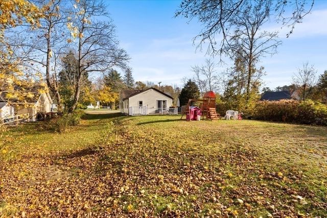 563 County Road, Rochester, MA 02576