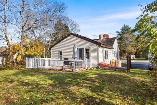 563 County Road, Rochester, MA 02576