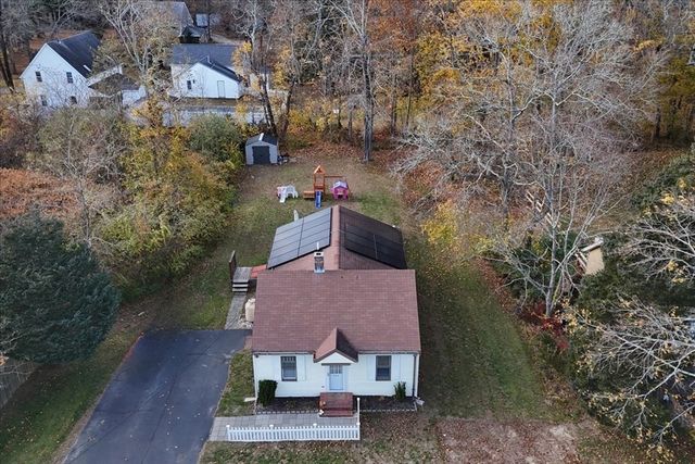 563 County Road, Rochester, MA 02576