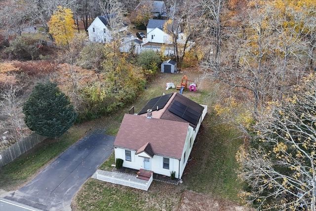 563 County Road, Rochester, MA 02576