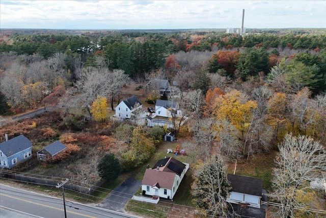 563 County Road, Rochester, MA 02576