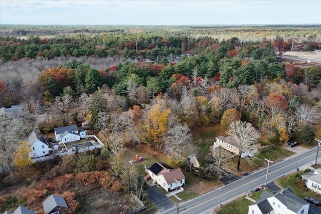 563 County Road, Rochester, MA 02576