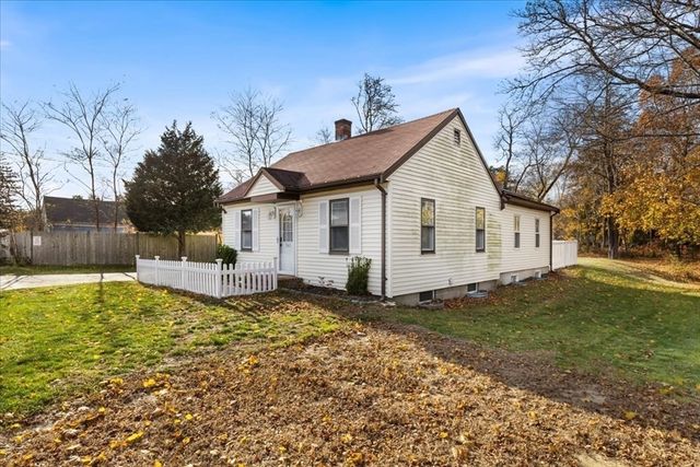 563 County Road, Rochester, MA 02576