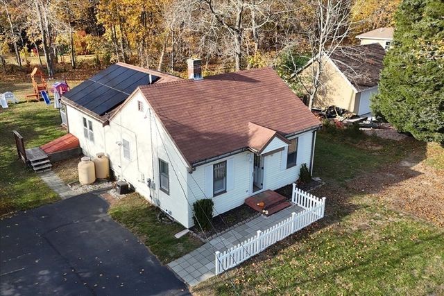 563 County Road, Rochester, MA 02576