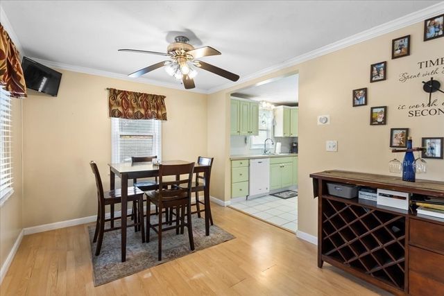 563 County Road, Rochester, MA 02576