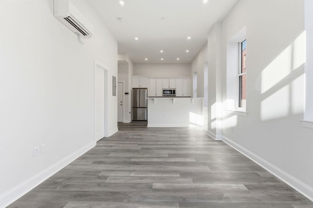 19-25 Essex 201, Haverhill, MA 01830