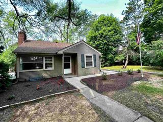 4713 EAST LAWN Drive, Rockford, IL 61108
