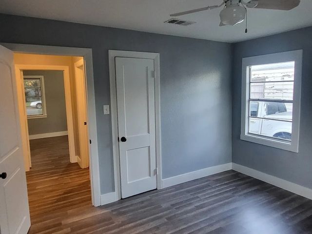 1933 Fort Worth Street, Grand Prairie, TX 75050