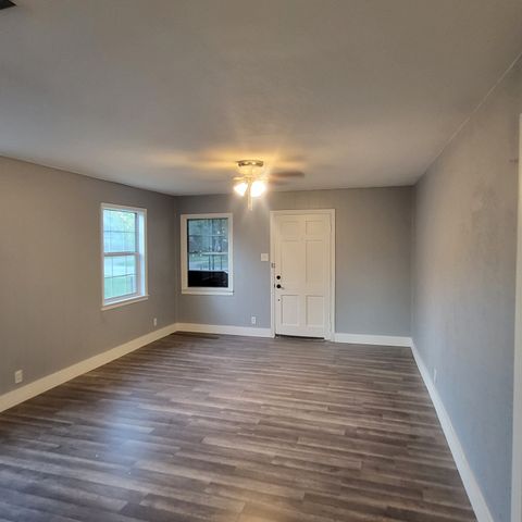 1933 Fort Worth Street, Grand Prairie, TX 75050