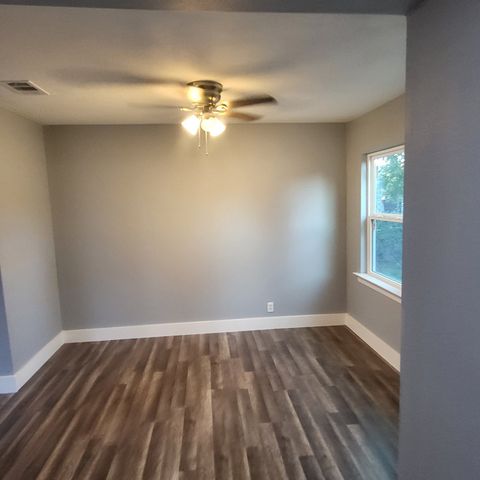 1933 Fort Worth Street, Grand Prairie, TX 75050