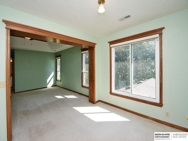 6009 S 158 Street, Omaha, NE 68135