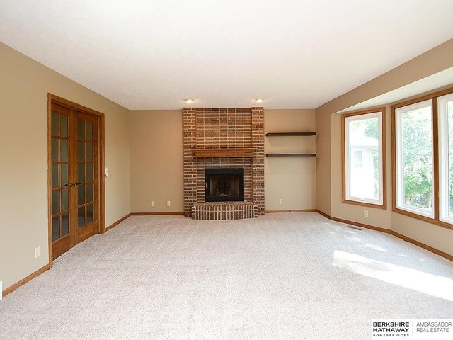 6009 S 158 Street, Omaha, NE 68135