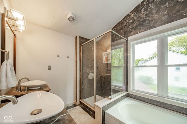 14758 Beacon Park Drive, Carmel, IN 46032