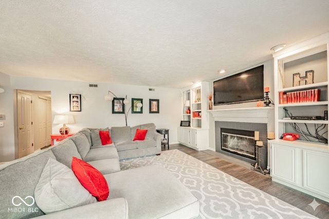 14758 Beacon Park Drive, Carmel, IN 46032