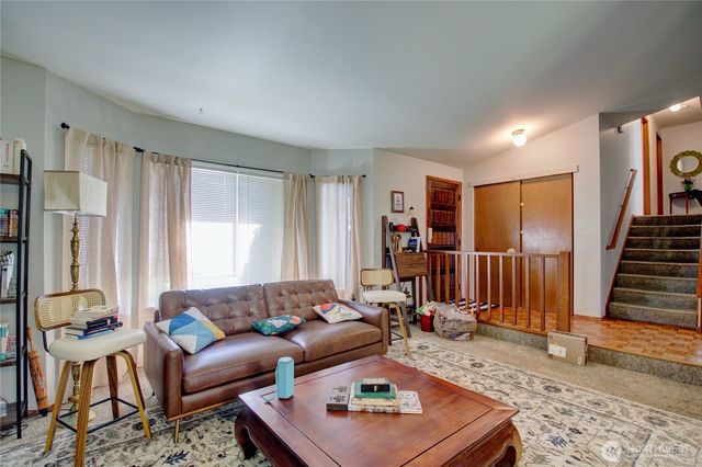 73 NW Roeder Drive, Oak Harbor, WA 98277