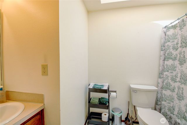 73 NW Roeder Drive, Oak Harbor, WA 98277