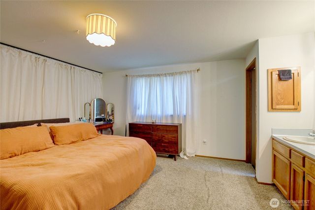 73 NW Roeder Drive, Oak Harbor, WA 98277