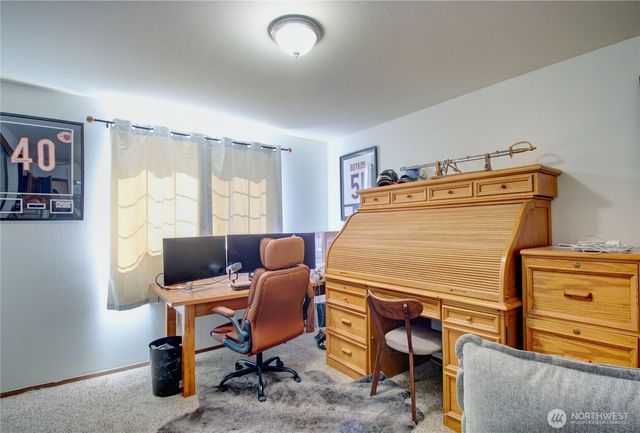 73 NW Roeder Drive, Oak Harbor, WA 98277