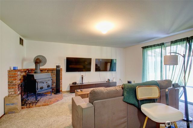 73 NW Roeder Drive, Oak Harbor, WA 98277