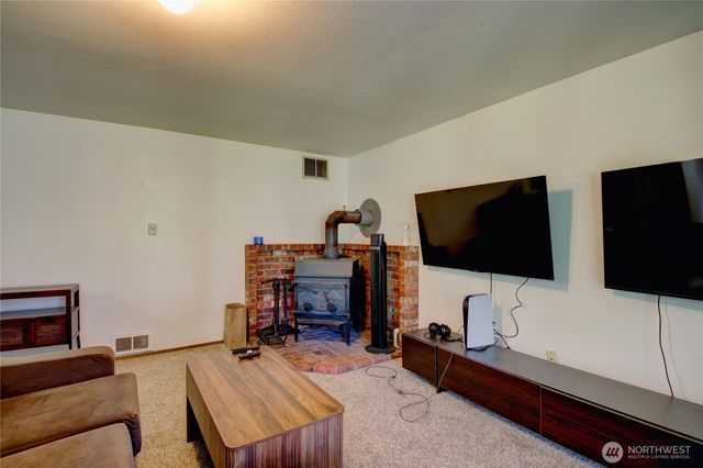 73 NW Roeder Drive, Oak Harbor, WA 98277